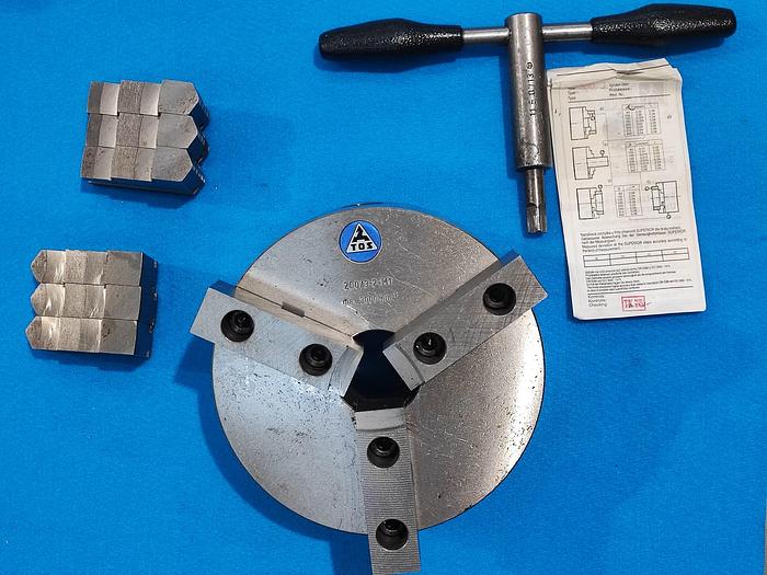 TOS IUS 200 mandrino con attacco a flangia per tornio completo di morsetti