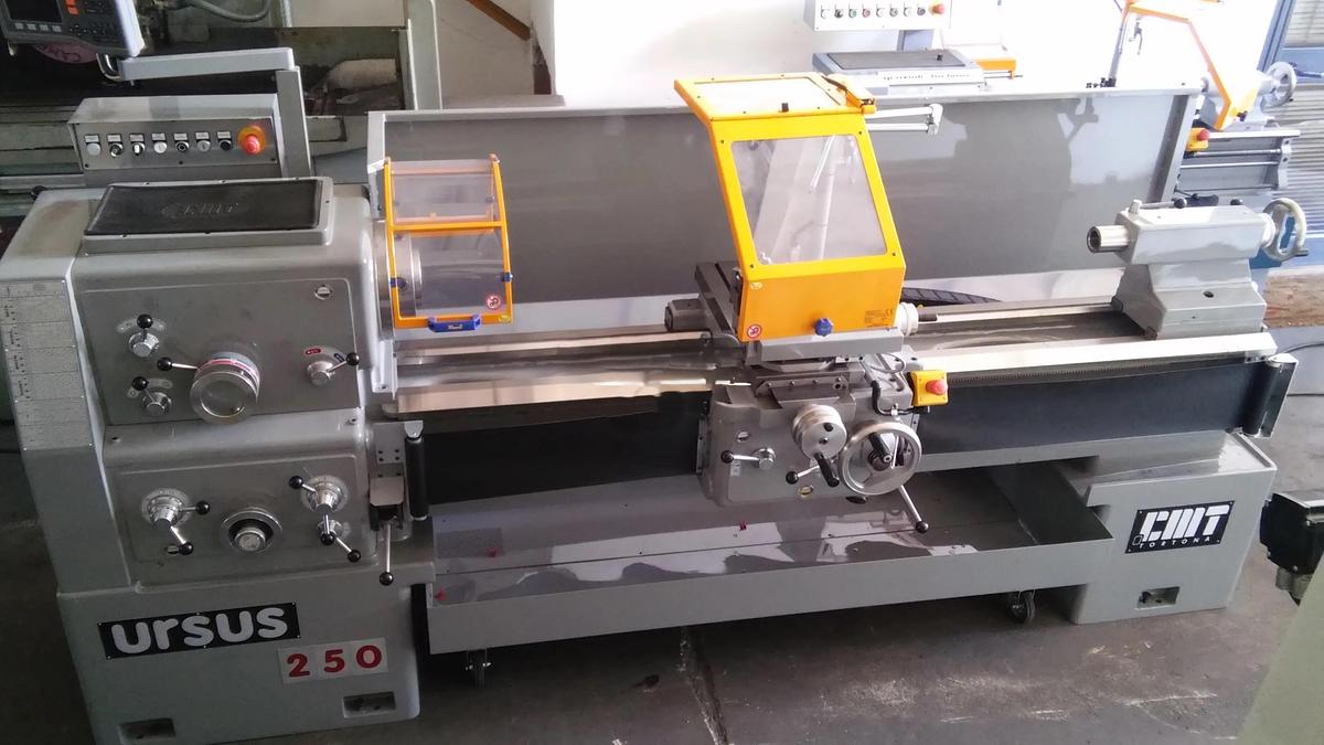 Tornio parallelo revisionato a nuovo CMT URSUS 250x2000x105 | Visualizzatore Heidenhain