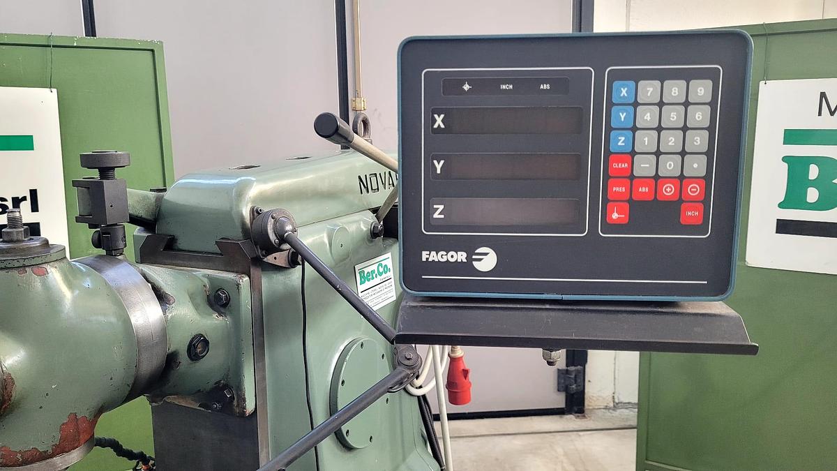 Usato Fresatrice universale NOVAR 1A | 900x300x400 | Visualizzata