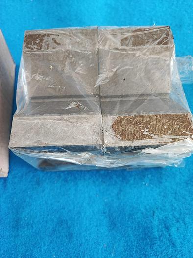 Usato Coppia Di Prismi Rettificati Acciaio Indeformabile C45 100x80 mm