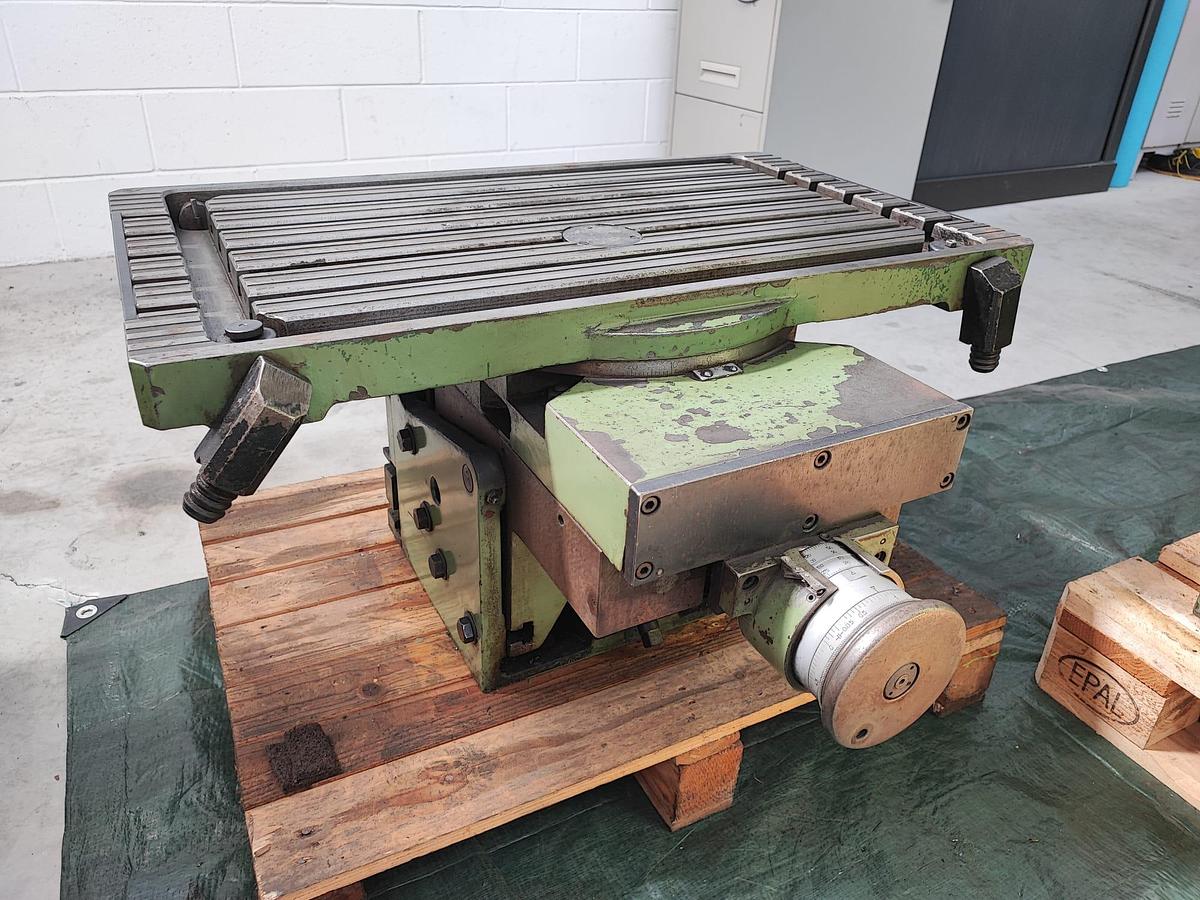 Usato Fresatrice universale verticale INFRATIREA FUS32 | 560x320x400 | Visualizzata + PERIZIA