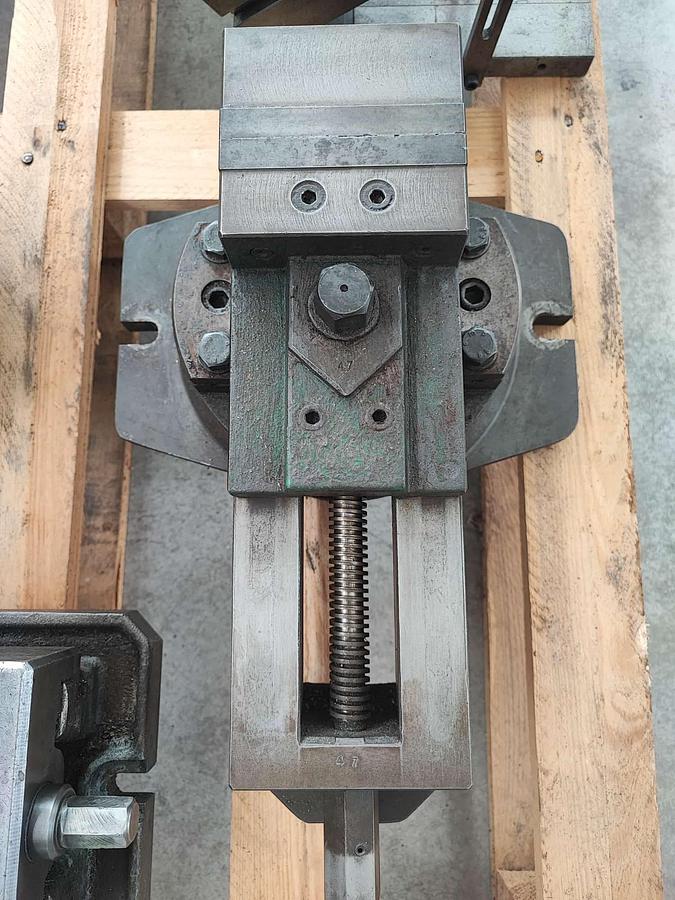 Usato Morsa di precisione 130×110 mm con base girevole graduata per fresatrice e trapani radiali