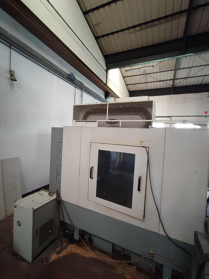 Usato Centro di lavoro verticale SHE HONG VMC 1600