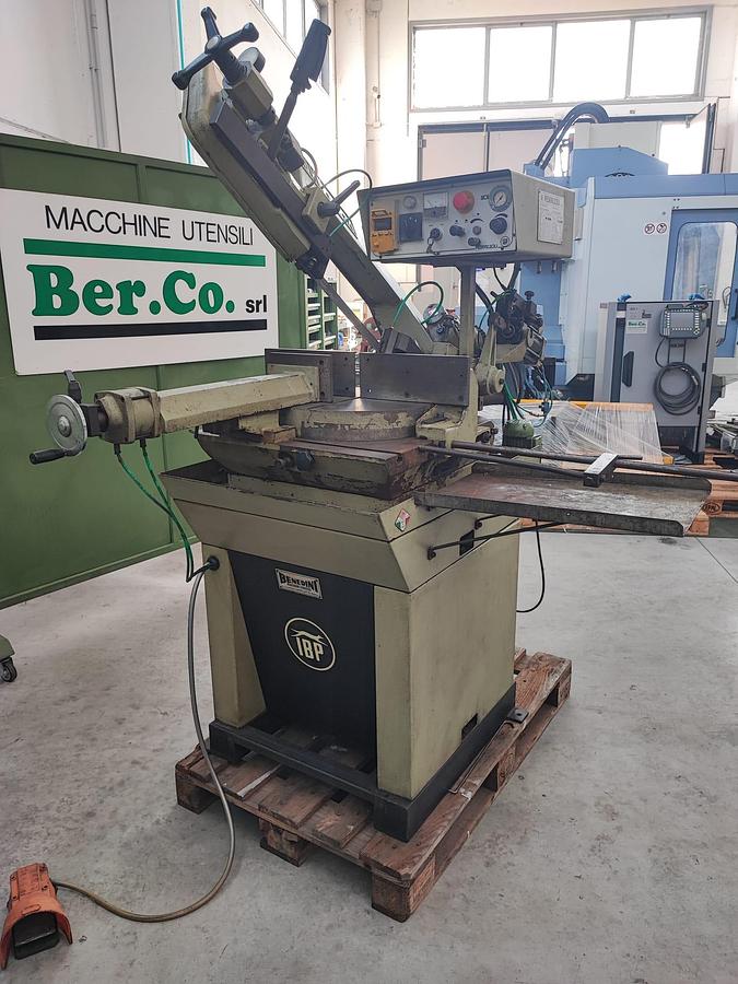 Usato Segatrice a nastro semi automatica PEDRAZZOLI BROWN SN 270 SA