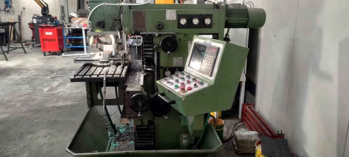 Usato Fresatrice universale verticale INFRATIREA FUS32 |  Testa inclinabile