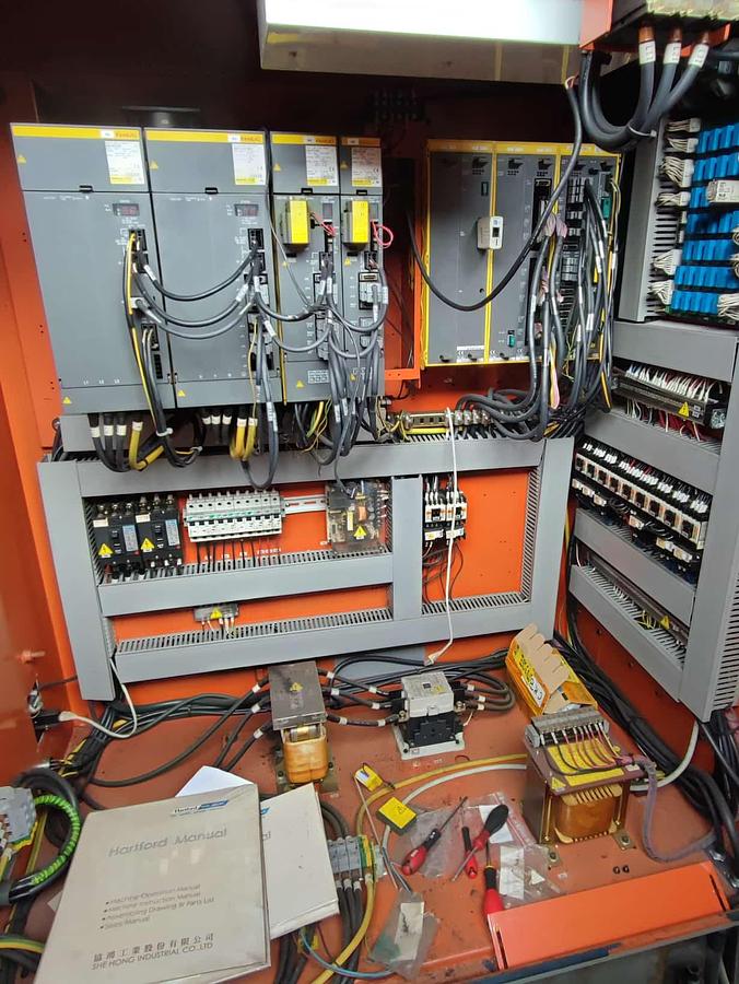 Usato Centro di lavoro verticale HARTFORD VMC 2060A