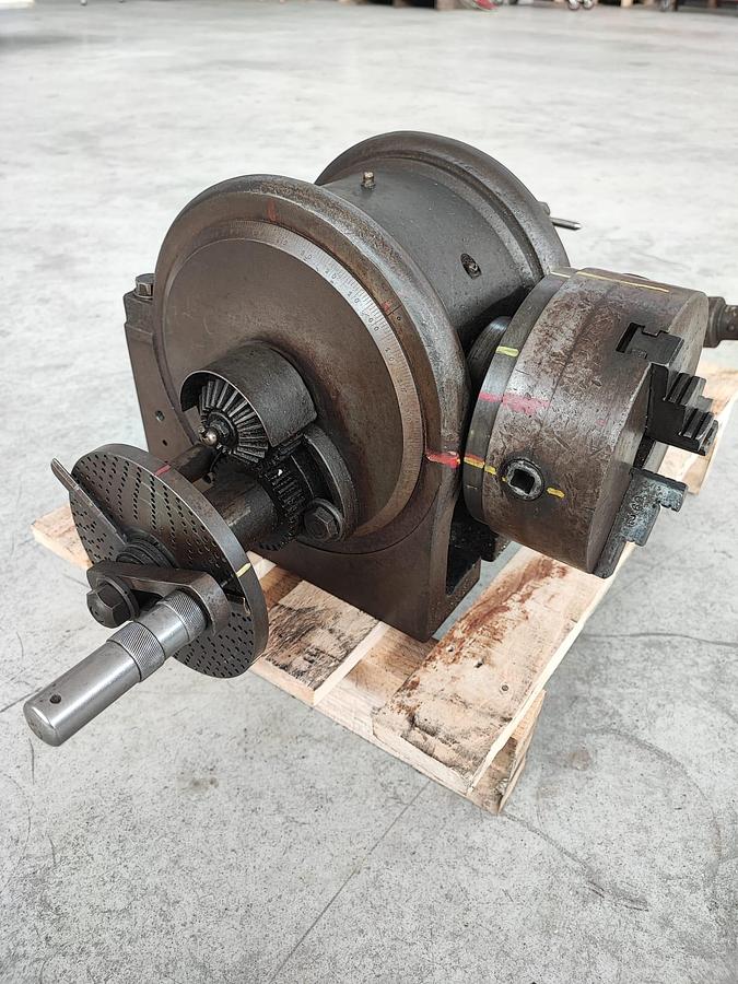 Usato Divisore universale Italiano, altezza punte 150mm, completo di contropunta