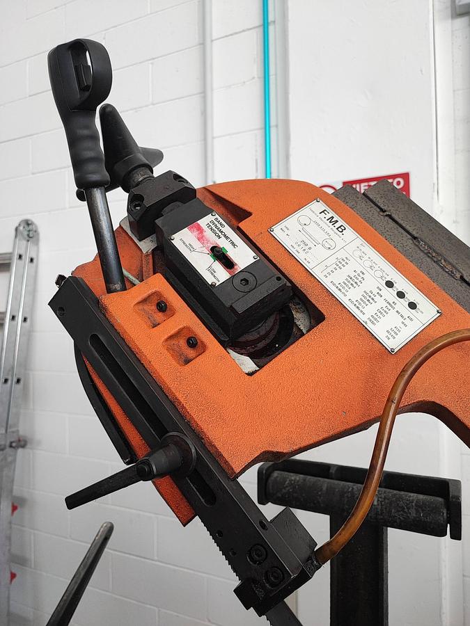 Usato Segatrice a nastro manuale FMB 250 D