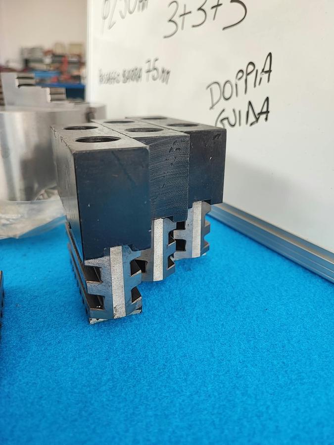 Usato METALMACCHINE2 250 (NUOVO) mandrino doppia guida, 3+3+3 griffe + flangia cam-lock 6"