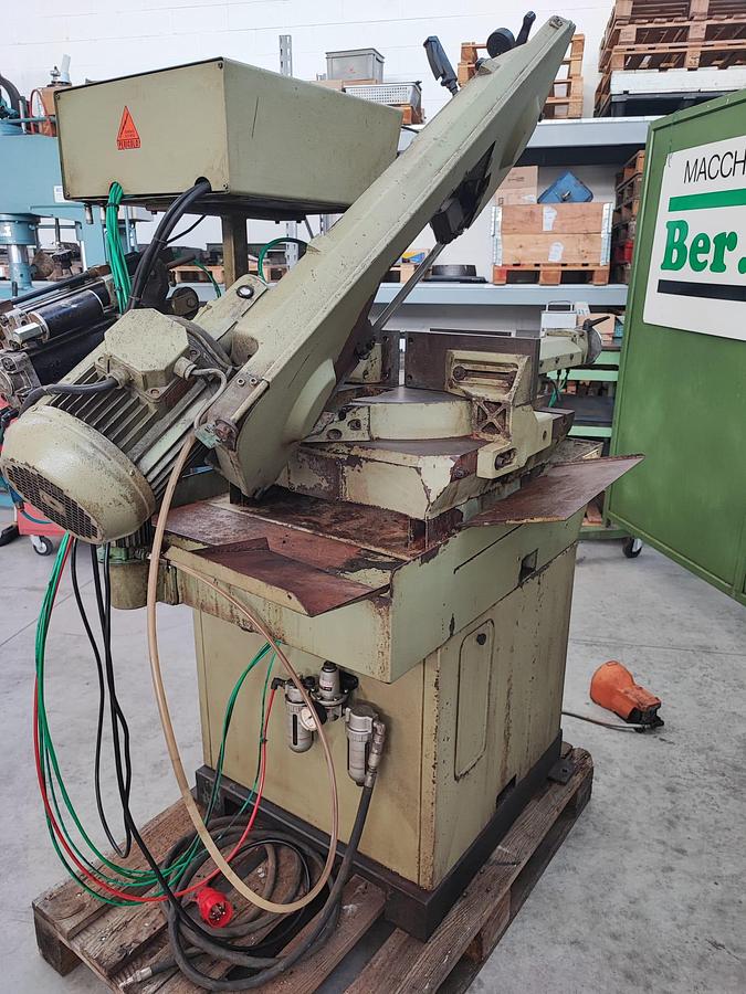 Usato Segatrice a nastro semi automatica PEDRAZZOLI BROWN SN 270 SA