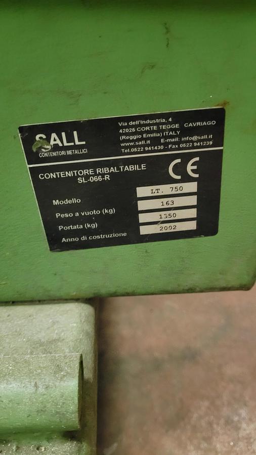 Usato Benne ribaltabili per raccolta trucioli - rottami capacità 750 Lt