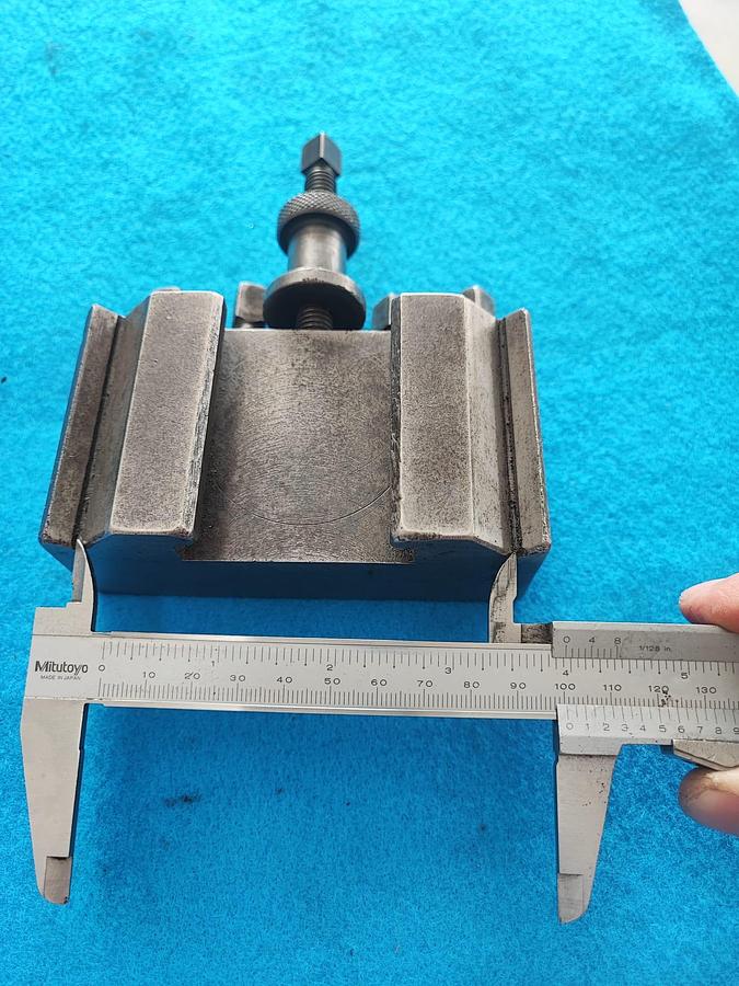 Usato Cartelle portautensili TIPO B per torretta tornio - interasse 100/102