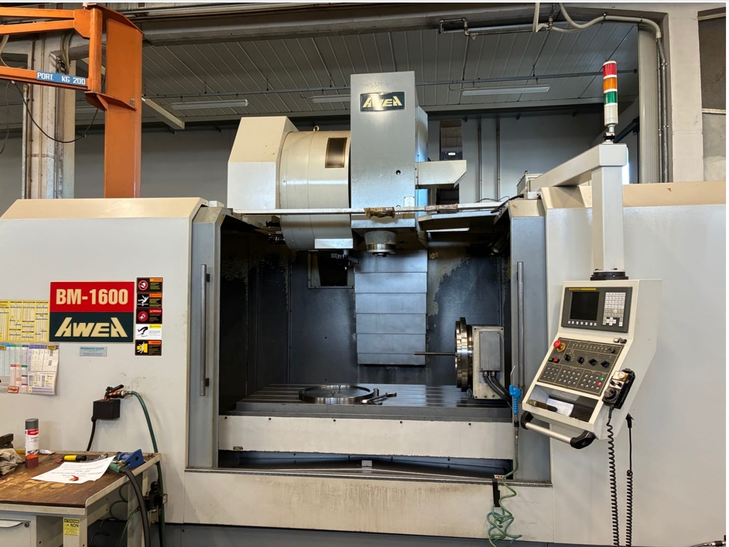 Usato Centro di lavoro verticale AWEA BM 1600 + 4° ASSE | 1000x500x600 | CNC Fanuc