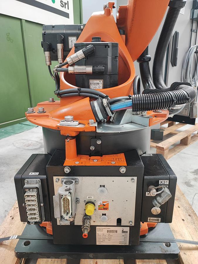 Usato Robot antropomorfo KUKA KR 16 completo di centrale di comando KRC2