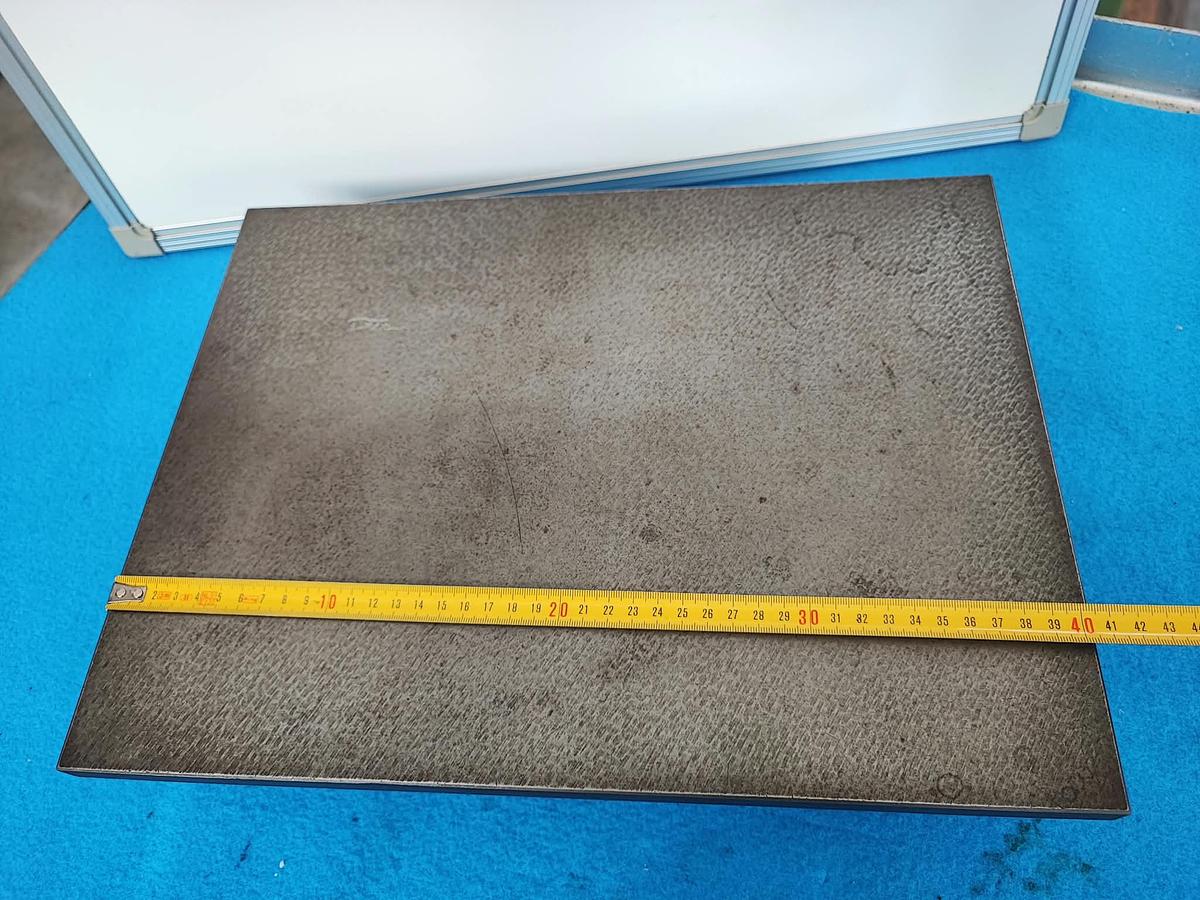 Usato Piano di riscontro 400x300 mm in ghisa per tracciatura e controllo dei pezzi