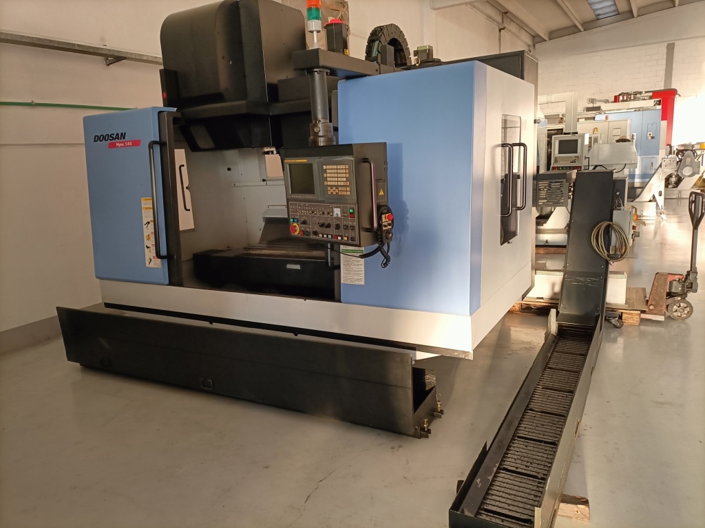 Usato Centro di lavoro verticale DOOSAN MYNX 540 | 