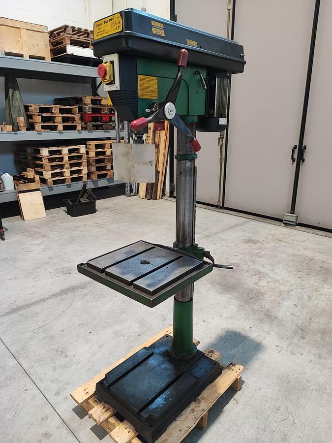 Usato Trapano a colonna FERVI 0754/400V con trasmissione a cinghia - tavola inclinabile