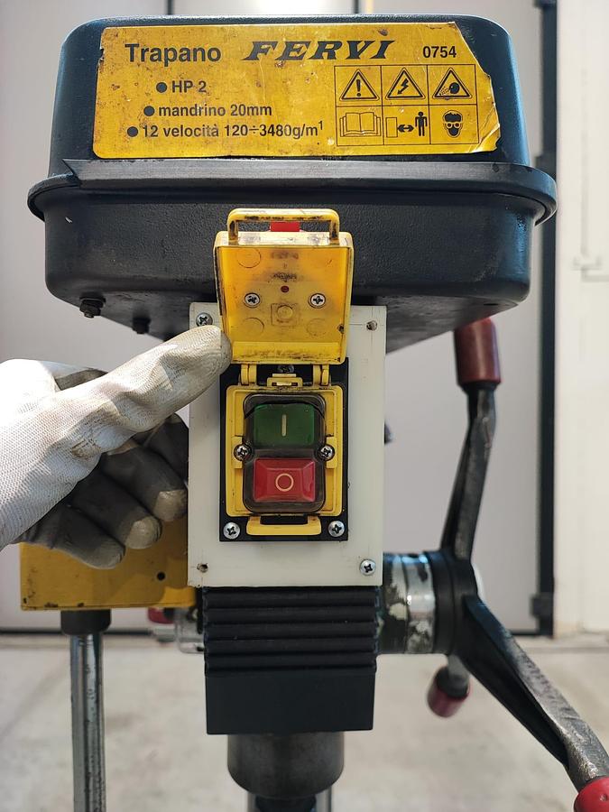 Usato Trapano a colonna FERVI 0754/400V con trasmissione a cinghia - tavola inclinabile