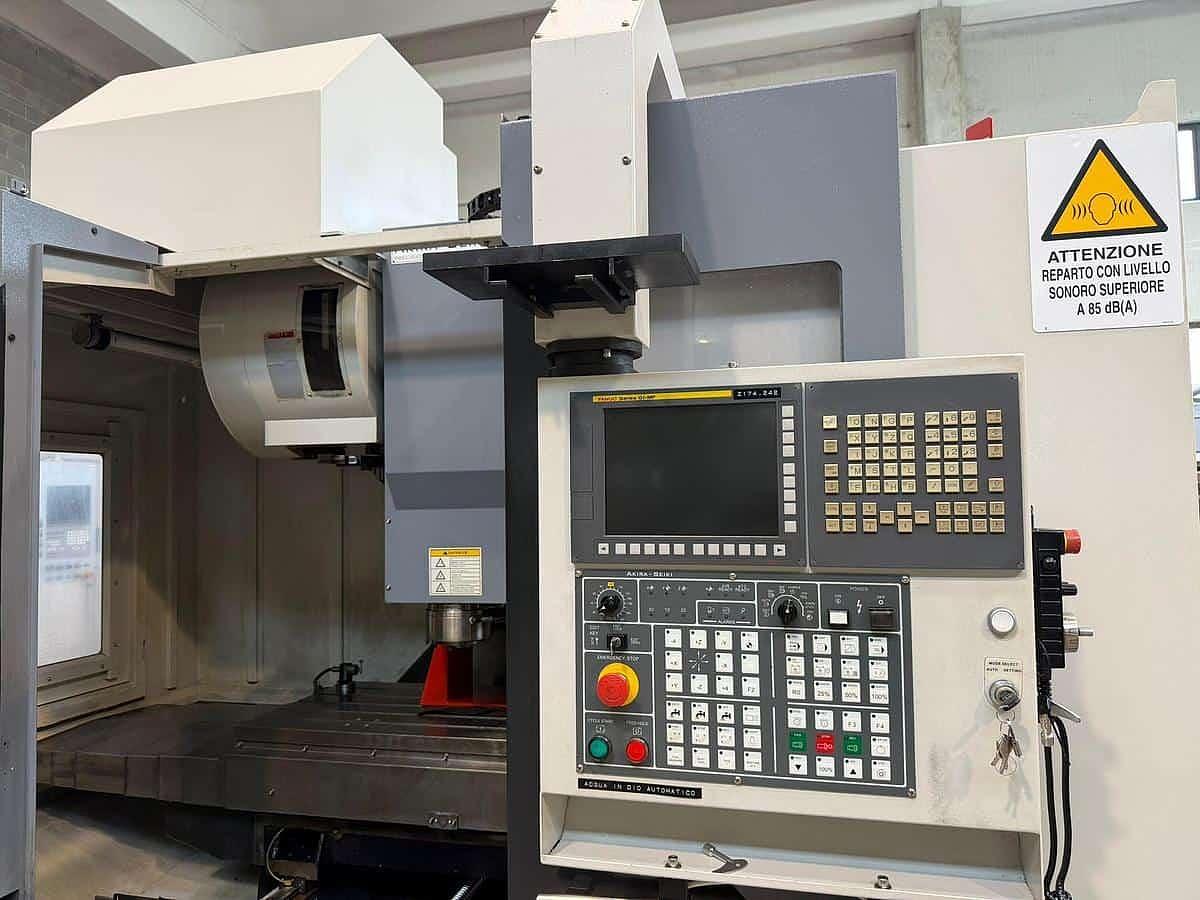 Usato Centro di lavoro verticale AKIRA SEIKI | 1150x640x660 | CNC Fanuc