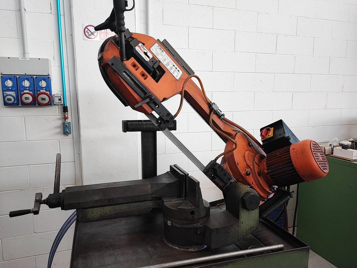 Usato Segatrice a nastro manuale FMB 250 D