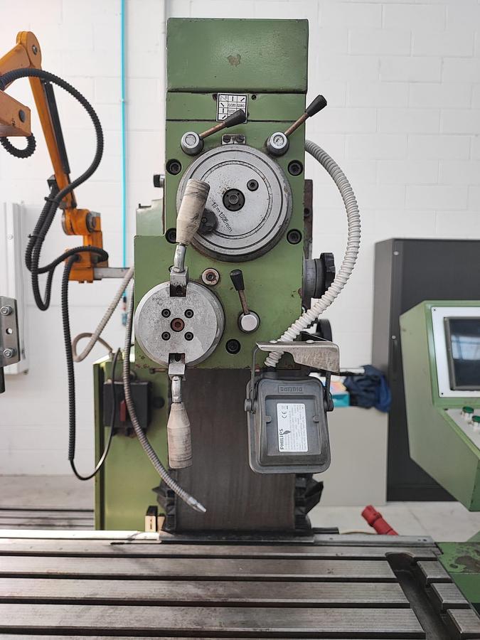 Usato Fresatrice universale verticale INFRATIREA FUS32 | 560x320x400 | Visualizzata + PERIZIA