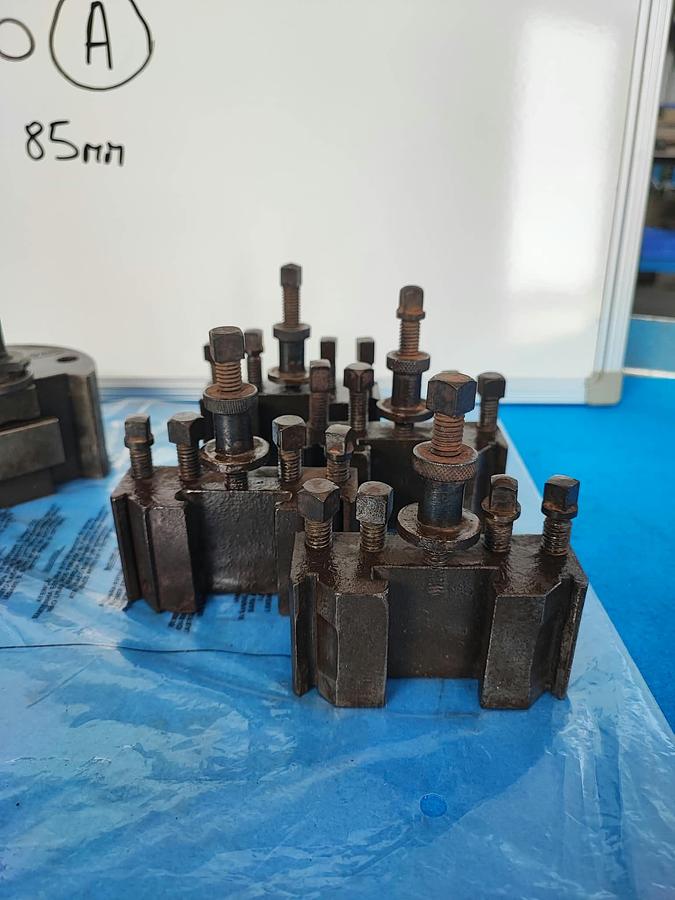 Usato GFB torretta singola tipo A completa di 4 cartelle porta utensili, quadro da 20