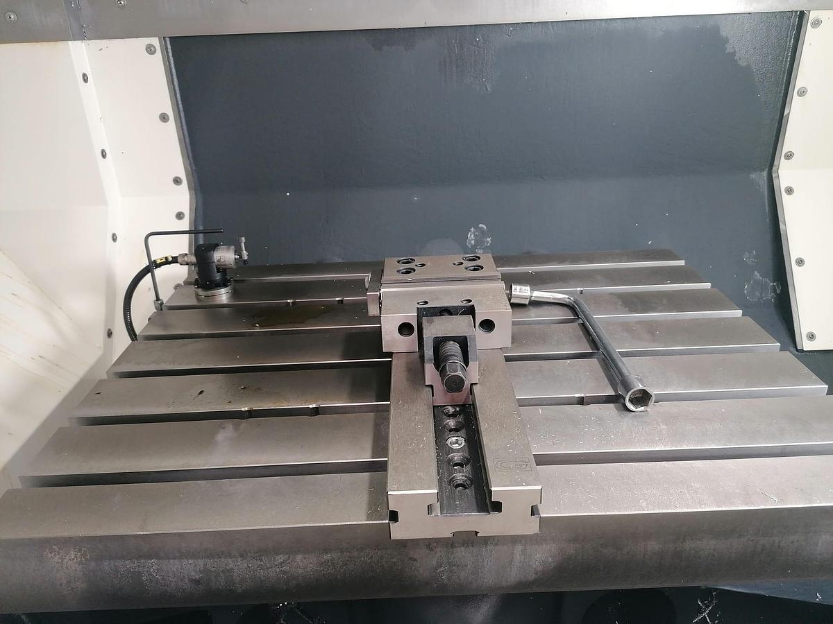 Usato Centro di lavoro verticale DMG MORI M1 | 550x550x510 | CNC Siemens