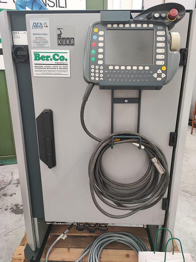 Usato Robot antropomorfo KUKA KR 16 completo di centrale di comando KRC2