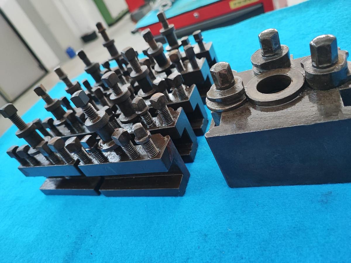 Usato Torretta porta utensili tipo A, completa di 10 cartelle, quadro da 20mm