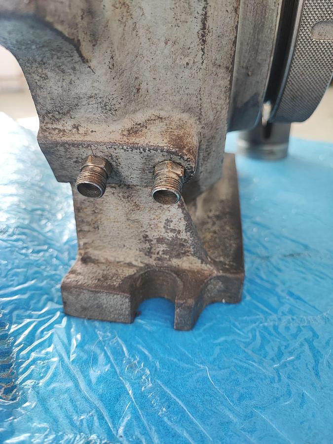 Usato Base statica pneumatica orizzontale/verticale, passaggio barra 60mm