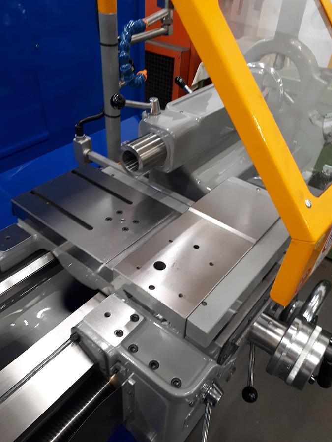 Tornio parallelo revisionato a nuovo CMT URSUS 200x1000x52 | Visualizzatore Heidenhain