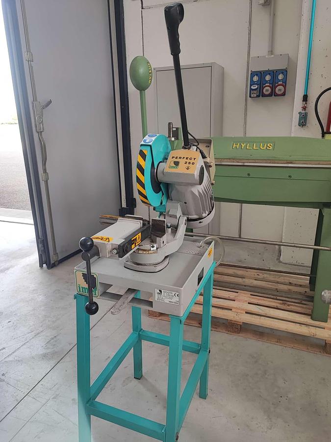 Usato Segatrice a disco manuale IMET PERFECT 250