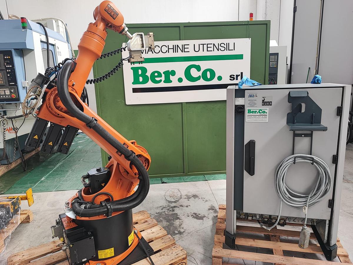 Usato Robot antropomorfo KUKA KR 16 completo di centrale di comando KRC2