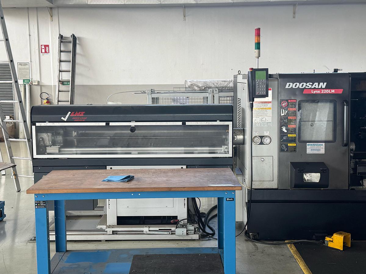 Usato Tornio motorizzato DOOSAN LYNX 220 LMA con caricatore LNS | Fanuc