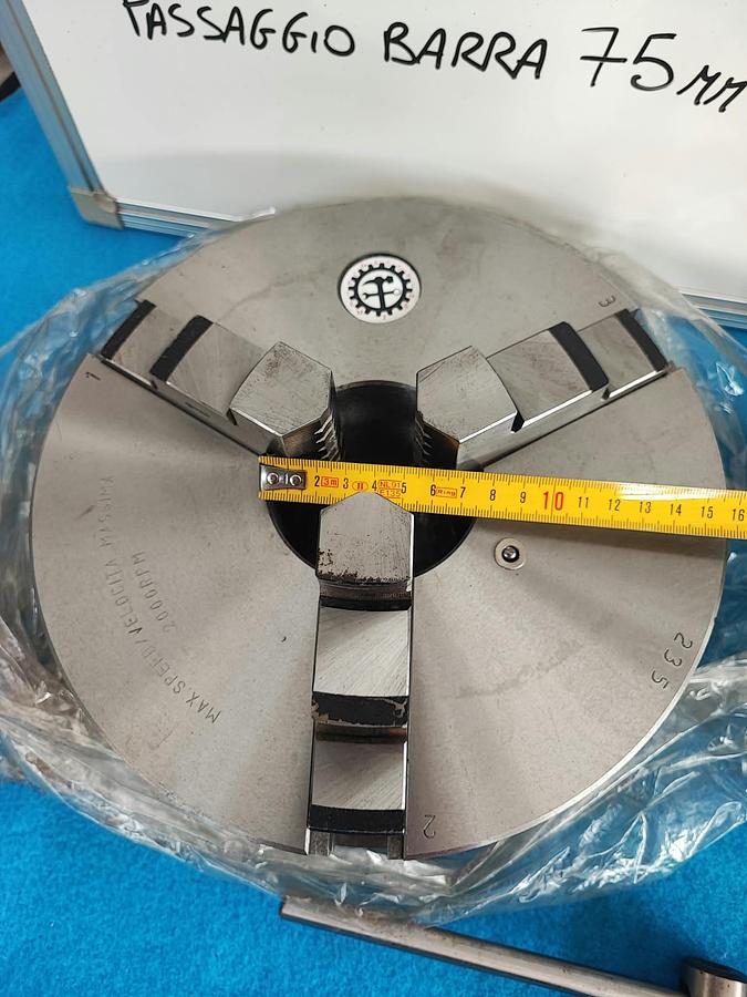 Usato METALMACCHINE2 250 (NUOVO) mandrino doppia guida, 3+3+3 griffe + flangia cam-lock 6"