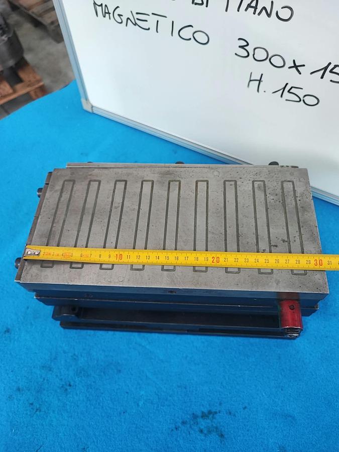 Usato Barra seno doppio con piano magnetico 150x250 a poli fitti