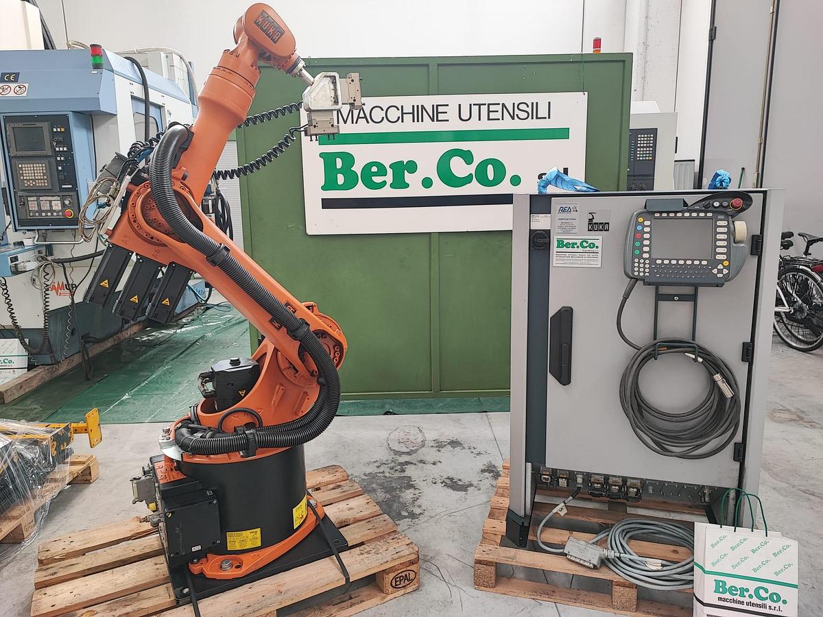 Usato Robot antropomorfo KUKA KR 16 completo di centrale di comando KRC2