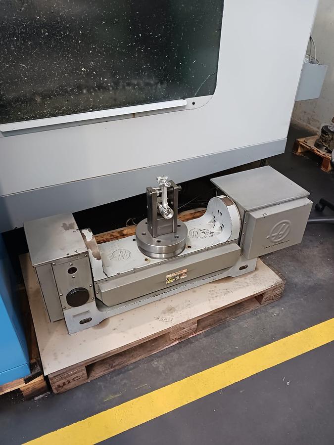 Usato Centro di lavoro con 4/5° asse HAAS VF-8B/40HE | 1626x1016x762