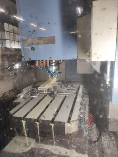 Usato Centro di lavoro verticale a cambio pallet LK MACHINERY MT-800P