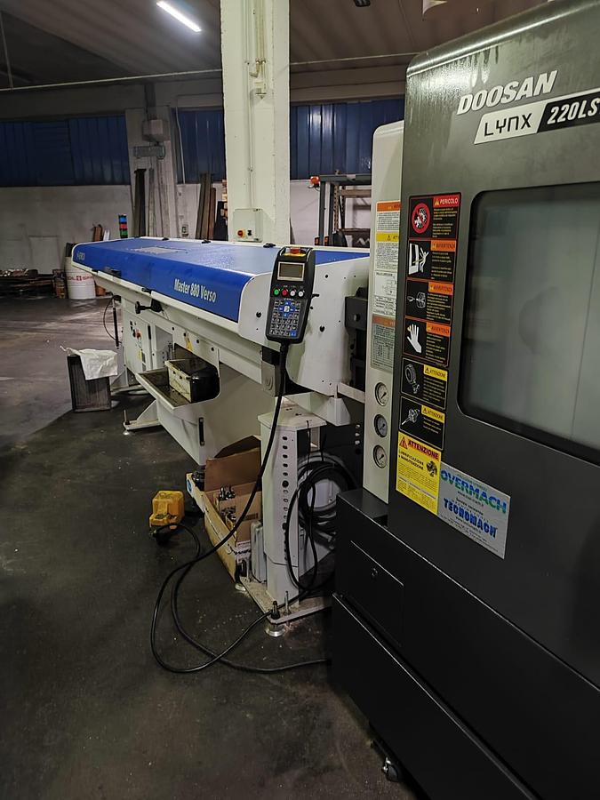 Usato Tornio motorizzato DOOSAN LYNX 220 LSY contromandrino + asse Y | Caricatore Master 880 | Fanuc