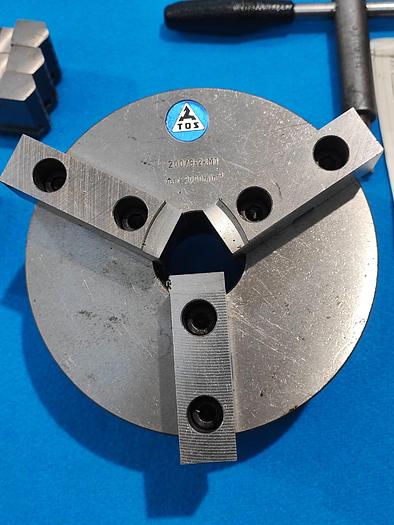 TOS IUS 200 mandrino con attacco a flangia per tornio completo di morsetti