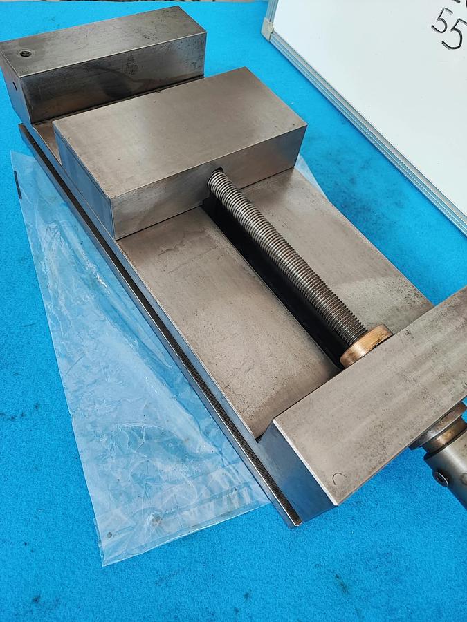 Usato SCUMED GERMANY morsa 300×210 mm, per fresatrice e rettifica, completa di chiave