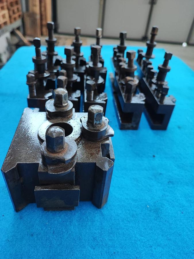 Usato Torretta porta utensili tipo A, completa di 10 cartelle, quadro da 20mm