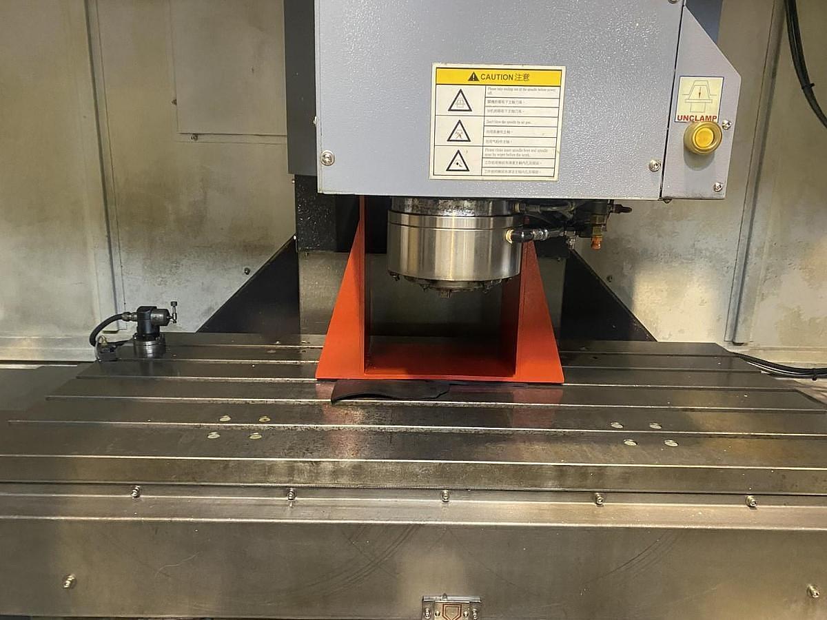 Usato Centro di lavoro verticale AKIRA SEIKI | 1150x640x660 | CNC Fanuc