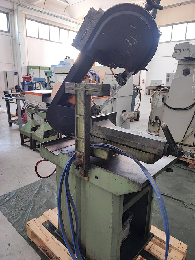 Usato Segatrice a nastro manuale FMB 250 D