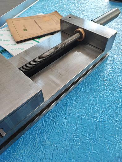 Usato SCUMED GERMANY morsa 300×210 mm, per fresatrice e rettifica, completa di chiave