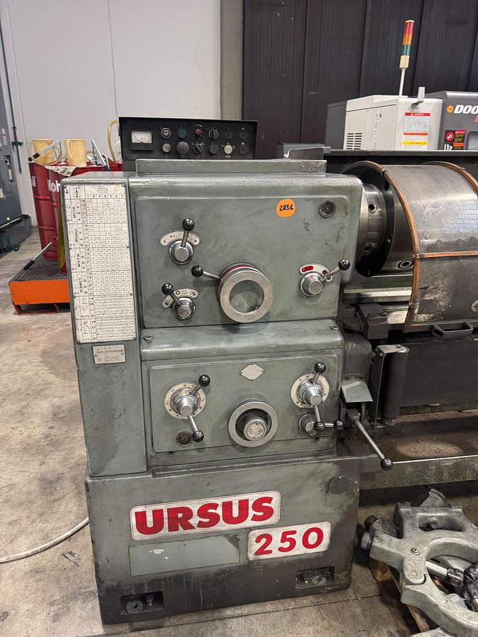 Usato Tornio parallelo usato CMT URSUS 250x2000x105 | Visualizzatore