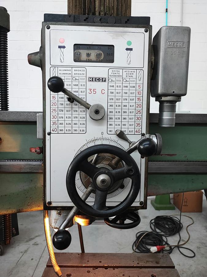 Usato Trapano radiale a bandiera MECOF 35C / 1000 completo di cubo inclinabile