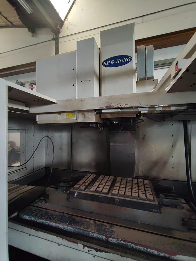 Usato Centro di lavoro verticale SHE HONG VMC 1600