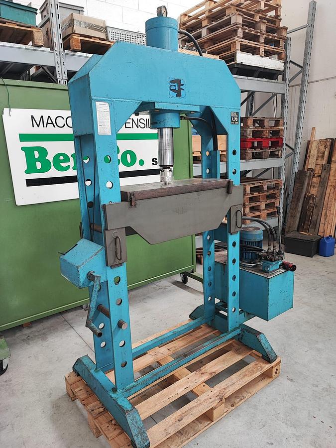 Usato Pressa oleodinamica manuale AXA T.70